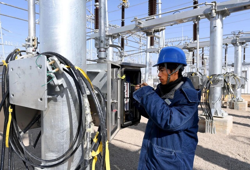SF₆ Circuit Breaker: Isang kritikal na bahagi ng high-voltage power grids, na naghahatid ng mahusay na performance sa pamamagitan ng mataas na electronegativity at isang arc-quenching na kakayahan na 100 beses kaysa sa hangin. SF₆ Circuit Breaker: Isang kritikal na bahagi ng high-voltage power grids, na naghahatid ng mahusay na performance sa pamamagitan ng mataas na electronegativity at isang arc-quenching na kakayahan na 100 beses kaysa sa hangin.